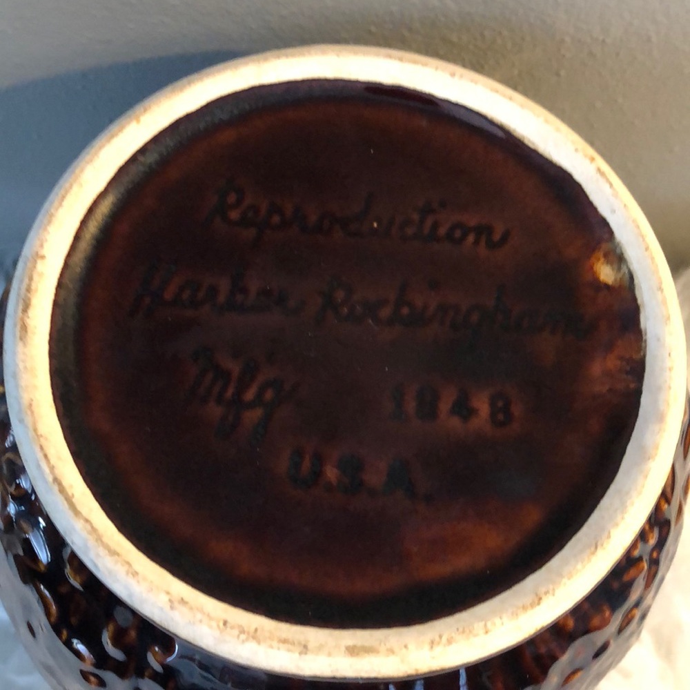 Reproduction Harber Rockingham pitcher with dog - Picture 3 of 4